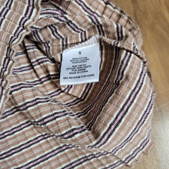 Hippe Rose Ribbed Knit Henley Striped Short Sleeve Top New - Picture 3 of 5